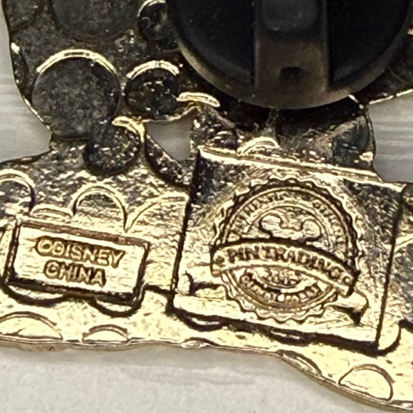 Disney Goofy Firefighter Pin Authentic Disney Pin Trading - Picture 3 of 4